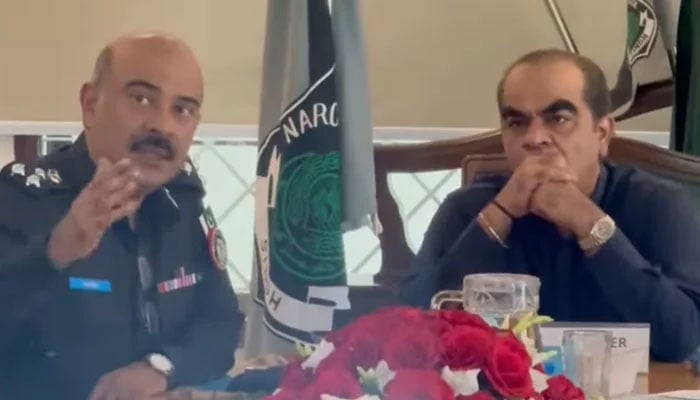 Sindh minister for excise, taxation and narcotics control Mukesh Kumar Chawla(right) chairs a meeting on January 24, 2025. — Screengrab via Facebook@Fayyaz Akhtar Arian