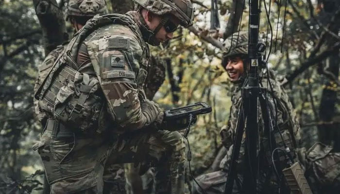 US soldiers use their new electronic warfare tool powered by artificial intelligence. —US Army/File