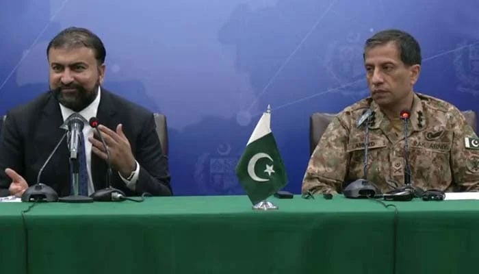 Balochistan Chief Minister Sarfraz Bugti (left) and Director General of Inter-Services Public Relations (DG ISPR) Lieutenant General Ahmed Sharif Chaudhry address a press conference on March 14, 2025. — YouTube/Geo News/screengrab
