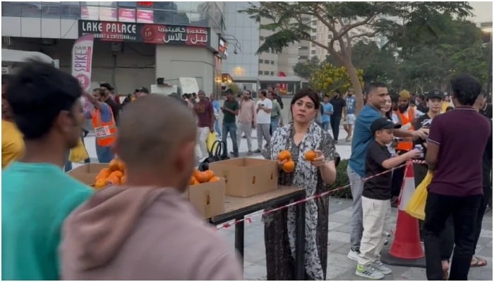Pakistani women volunteers spreading the spirit of Ramadan by distributing iftar to underprivileged communities across Dubai. — Reporter