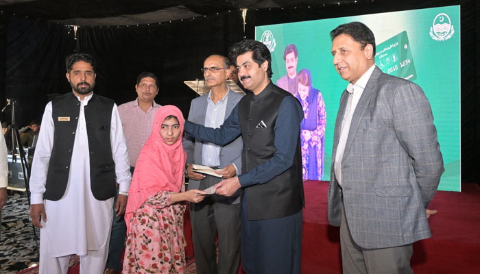 Punjab Minister for Social Welfare and Bait-ul-Mal Sohail Shaukat Butt (centre) can be seen at the third installment of Himmat Card Programme ceremony at the Directorate General of Social Welfare and Bait-ul-Mal, Punjab on March 28, 2025. — Facebook@dgswpunjab