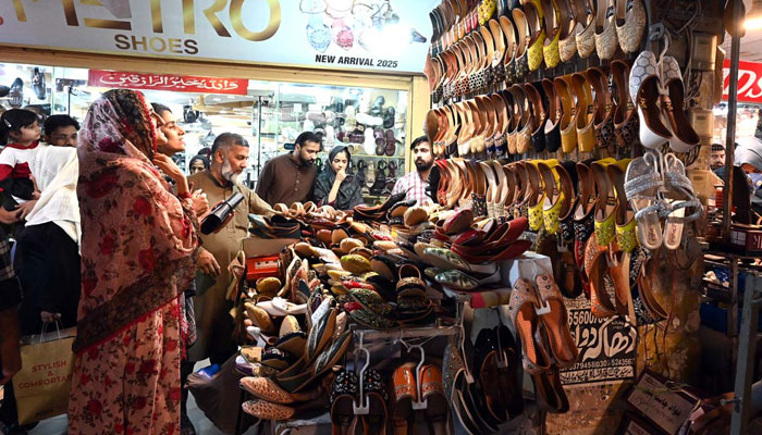 Families busy shopping on Chaand Raat in preparation for Eid ul Fitr at local market on March 30, 2025. — APP