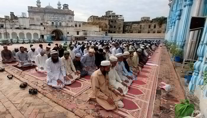 Muslims attend the Eid prayer at a mosque in Rawalpindi, Pakistan September 2, 2017. —Reuters