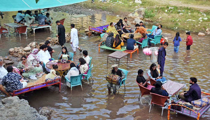 Picnickers enjoying Eid holiday at Shahdara picnic point on the eve of Eid ul Fitr, in Islamabad on March 2, 2025. — Online