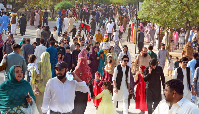 A large number of people arriving at Ayub National Park to enjoy Eid ul Fitr in Rawalpindi on April 2, 2025. — Online