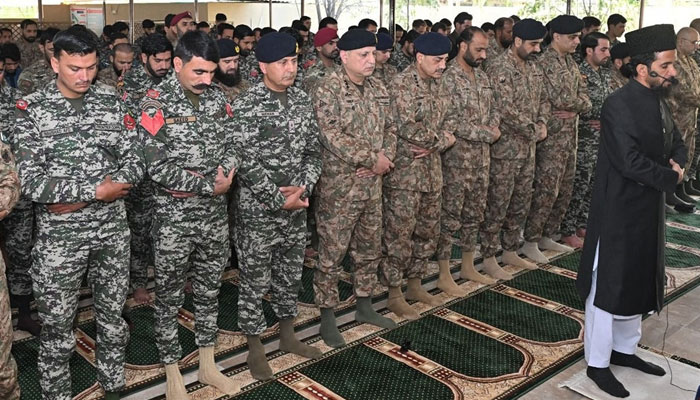 Army chief Gen Syed Asim Munir offering Eidul Fitr prayer with officers and jawans stationed on the western border, March 30, 2025. —ISPR
