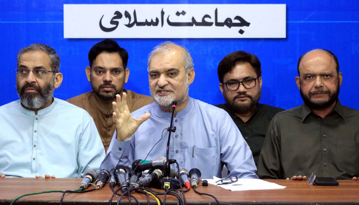 Jamaat-e-Islami (JI) Pakistan Emir Hafiz Naeemur Rehman(centre) addresses to media persons during press conference, at Idara-e-Noorul Haq in Karachi on April 4, 2025. — PPI