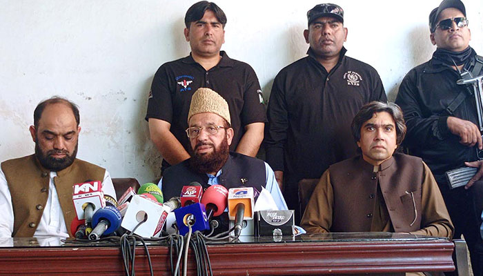 Federal Minister for Religious Affairs and Inter-Faith Harmony Sardar Muhammad Yousaf addressing to media regarding Hajj 2025 preparations, April 6, 2025.— APP