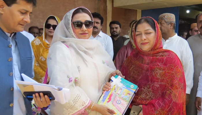 STBB  Secretary Dr Nusrat Parvez Sehto (centre) handed over books to the taluka education officers of the Jamshoro district on April 5, 2025. — Screengrab via Facebook@sardarshah.offical