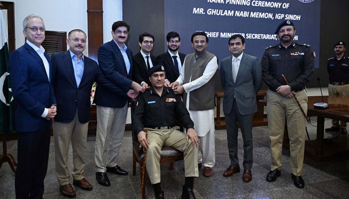 Sindh Chief Minister, Syed Murad Shah pins the rank to Inspector General of Police Ghulam Nabi Memon, who has been promoted to grade BS-22 during a ceremony at the CM House in Karachi on April 7, 2025. — PPI