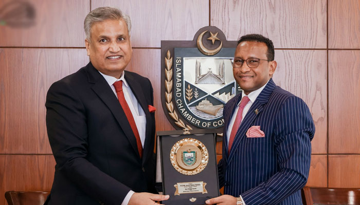 President ICCI Nasir M. Qureshi (left) presents a souvenir to Special Envoy and Ambassador Extraordinary of the Federal Democratic Republic of Ethiopia Dr Jemal Beker Abdula at the Islamabad Chamber on April 7, 2025. — Facebook@Ethiopia Embassy Islamabad