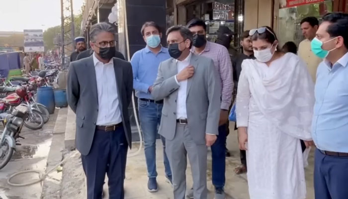 Deputy Commissioner Lahore Syed Musa Raza (left) and Lahore Development Authority (LDA) DG Tahir Farooq (centre) visit Tollinton Market on April 8, 2025. — Screengrab via Facebook@LahoreDevelopmentAuthority