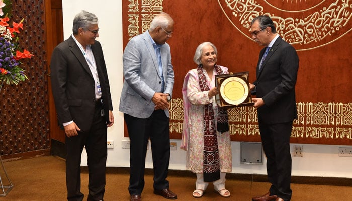 Sindh Health and Population Welfare Minister Dr Azra Fazal Pechuho (centre right) receiving the AKU Lifetime Achievement Award on April 16, 2025. — Facebook@AKUGlobal