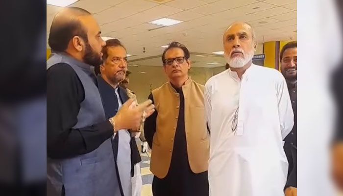 Federal Minister for Science and Technology Khalid Hussain Magsi (right) talks to faculty members during his visit to Comsats University, Islamabad (CUI) on April 18, 2025. — Screengrab via Facebook@cuiisb