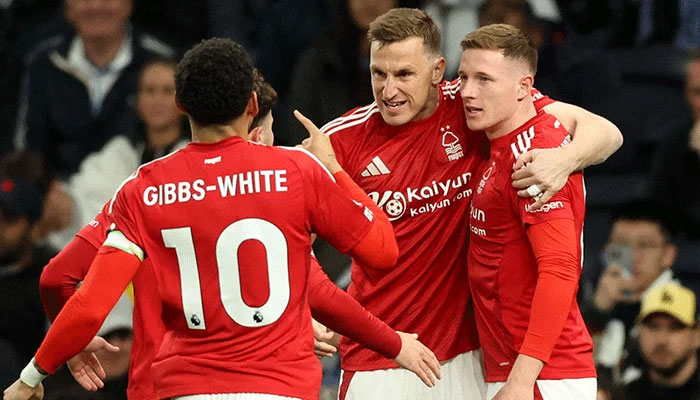 Nottingham Forests Elliot Anderson (center) celebrates scoring their first goal with teammates at Tottenham Hotspur Stadium in London on April 21, 2025. — Reuters