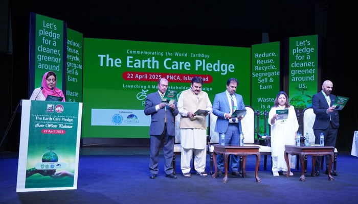 Focal Person for the Prime Ministers Youth Programme Syeda Amna Batool (left) and other participants administer the pledge during the Earth Care Pledge for a Zero Waste Pakistan campaign organised by the Devcom-Pakistan on April 22, 2025. — Facebook@DevcomPakistan