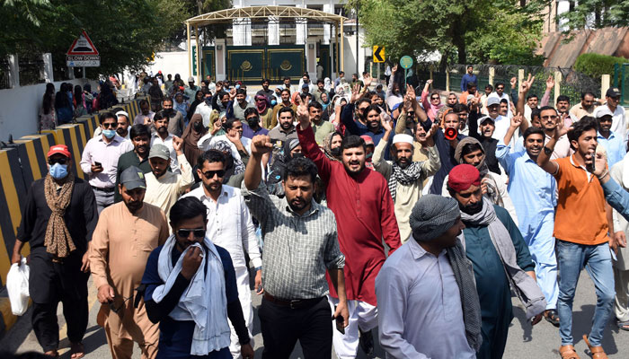 Members of Grand Health Alliance shouting slogans during protest in favor of their demands at Faisal Chowk, in Lahore on April 24, 2025. —  Online