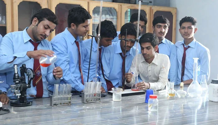 Representational image shows students perform lab activities in the school lab.— Facebook@Jinnah Science College Faqirwali/File