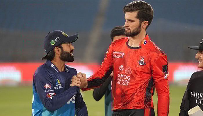 (From left) Multan Sultans skipper Muhammad Rizwan and Lahore Qalanders captain Shaheen Shah Afridi. — AFP/File