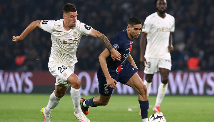 Achraf Hakimi (centre) vies for the ball. —AFP