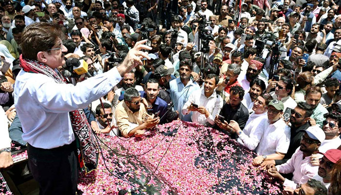 Chief Minister Syed Murad Ali Shah addresses a gathering during receives a heros welcome at Airport Old Terminal after achieving a landmark CCI decision on April 29, 2025. — APP
