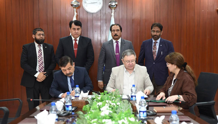 Officials are signing agreement between NUML and two top universities of Kazakhstan on April 30, 2025. — Facebook@NUMLOFFICIALPAGE