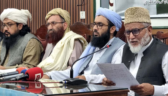 Religious Scholars, Maulana Atta-ur-Rehman, Maulana Hafiz Samiullah Agha, Syed Abdul Sattar Shah Chishti and others addressing a press conference, at Quetta press club on May 1, 2025. — PPI