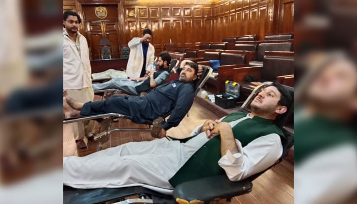 KP Assembly employees are donating blood for Thalassemia patients at a blood donation camp organized by Frontier Foundation in Peshawar on April 30, 2025. — Facebook@frontier.org.pk