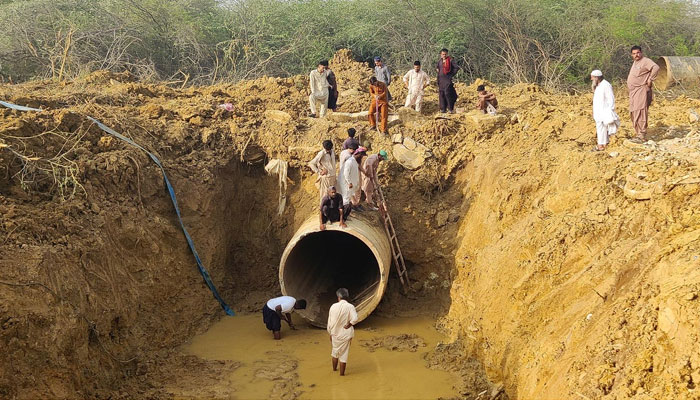 Workers busy in repairing broken recent water supply line near Karachi University on May 2, 2025. — INP
