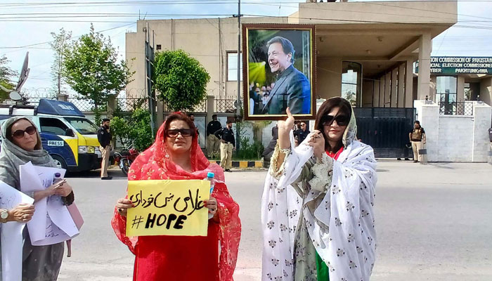 Activists of Tehreek-e-Insaf (PTI) protest demonstration for release of PTI Founder, Imran Khan outside Election Commission Office in Peshawar on May 2, 2025. — PPI
