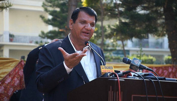 Pakistan Muslim League-Nawaz (PMLN) leader and Federal Minister Amir Muqam addresses a gathering of the Peshawar High Court, Mingora Bench, Bar Association on January 27, 2025. — Facebook@AmirMuqamAM