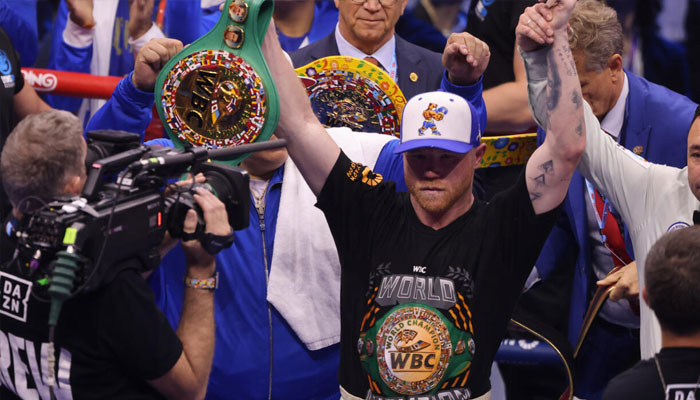 Mexicos Canelo Alvarez celebrates after wunifying the super middleweight titles against Cubas William Scull. —AFP/File