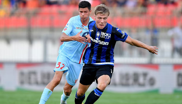 Atalantas Rasmus Hojlund in action with Monzas Matteo Pessina. —Reuters/File