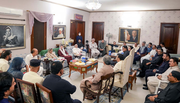 First Lady and MNA, Aseefa Bhutto Zardari along with PPP Women Wing Central President, Faryal Talpur presiding over a high level meeting on the overall political situation of the country, at Zardari House in Karachi on May 4, 2025. — PPI