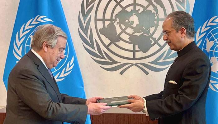 Ambassador Asim Iftikhar Ahmad presented his credentials as Pakistan’s Permanent Representative to the UN to the UN Secretary General Antonio Guterres in New York, April 3, 2025. —Radio Pakistan