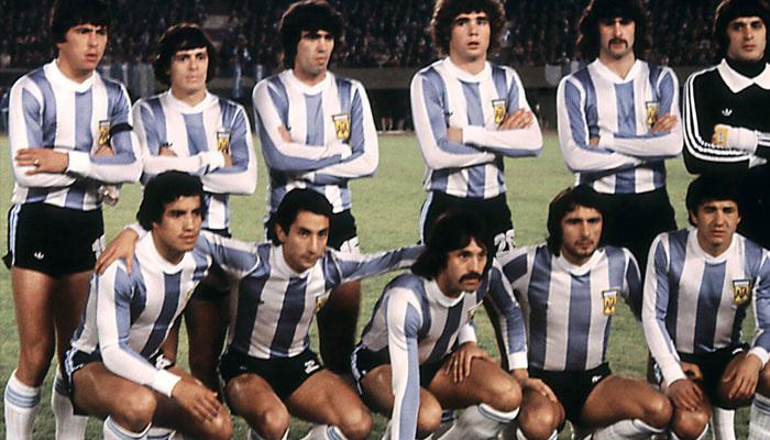 Luis Galvan (3rd Left) a pivotal member of Argentinas first World Cup winning side in 1978 has died aged 77. —AFP/File