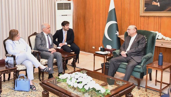 President Asif Ali Zardari at Aiwan-e-Sadr (right) in a meeting with Minister of Interior of Italy Matteo Piantedosi, along with his delegation at Aiwan-e-Sadr on May 7, 2025. — APP