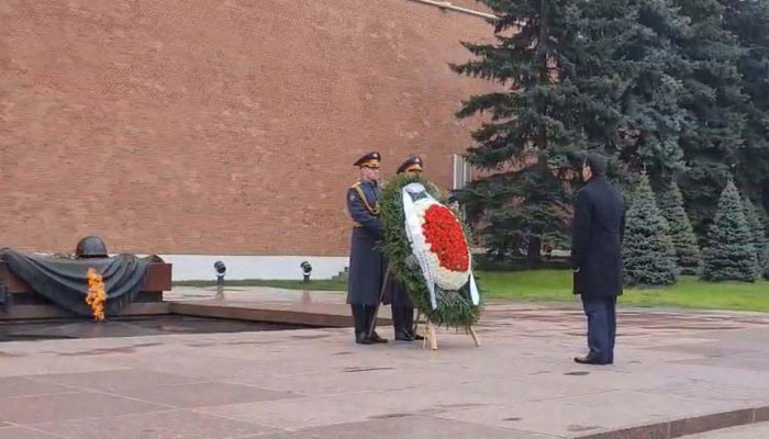 Chairman Senate Yusuf Raza Gilani pays homage at the Tomb of the Unknown Soldiers in Moscow during his visit to Russia on May 12, 2025. — Facebook@Pakistansenate