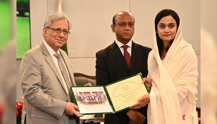 Rector National School of Public Policy Dr. Ijaz Muneer distributing certificates to successful officers of the course the 122nd NMC Graduation Ceremony at NSPP Pakistan Administrative Staff College at National School of Public Policy on May 16, 2025. — APP