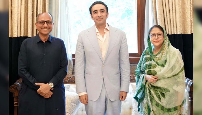 PPP Chairman Bilawal Bhutto Zardari (centre) and PPP Women Wing Central President Faryal Talpur (right) in a group photo with Sindh Local Government Minister Saeed Ghani during a meeting at Bilawal House in Karachi on May 19, 2025. — PPI