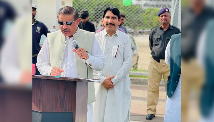Accountant General Mehmood Aamir speaks at an event. — Instagram@aura_of_altaf/File