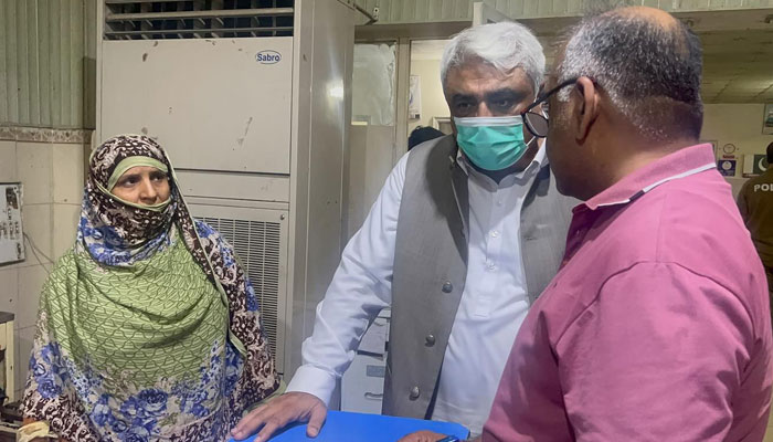 Provincial Health Minister Khawaja Salman Rafique (centre) speaks with staff during his visit to Jinnah Hospital Lahore on May 22, 2025. — Screengrab via Facebook@SalmanRafiquePK