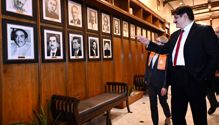 Sindh Chief Minister Syed Murad Ali Shah (front) on Saturday with World Bank delegation Operations Managing Director Anna Bjerde at the CM House.— Facebook@SindhCMHouse/File