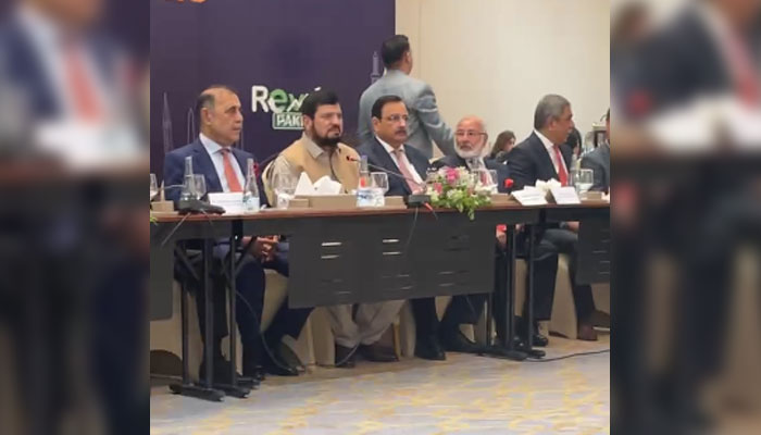 Khyber Pakhtunkhwa former governor Ghulam Ali (2nd left) attend the All Pakistan Chambers Presidents Conference on May 22, 2025. — Screengrab via Facebook@Sarhad Business Alliance