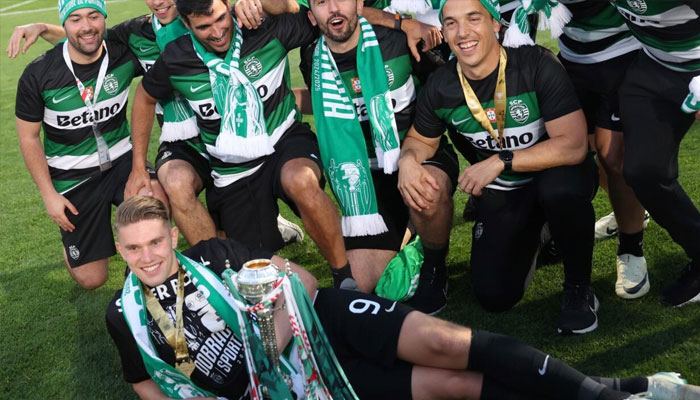 Sporting Lisbons Swedish forward Viktor Gyokeres celebrates with the trophy and his team-mates.—AFP/File