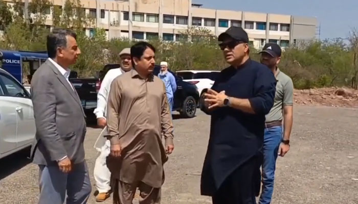 CDA Chairman, Muhammad Ali Randhawa (right) visits to the newly designated parking area on May 28, 2025. — Screengrab via Facebook@cda.isb.pk