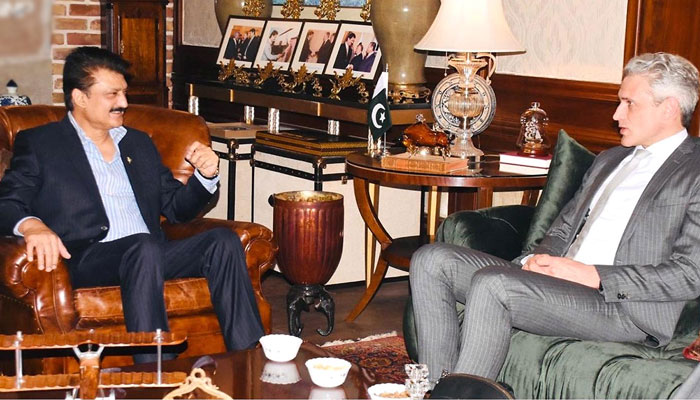 German Federal Foreign Office delegate Tobias Krause (right) exchanges views with Senator Dr Shahzad Waseem at his residence on may 28, 2025. — INP