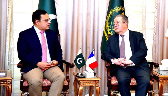 French Ambassador to Pakistan, Nicolas Galey (right) exchanges views with  Federal Minister for Economic Affairs Ahad Cheema during a meeting in federal capital on May 29, 2025. — APP
