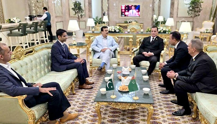 Chairman Senate of Pakistan, Syed Yousaf Raza Gilani, being received by G. Rozye, Deputy Chairman of the Mejlis of Turkmenistan upon his arrival in Ashgabat, Turkmenistan on May 30, 2025. — APP