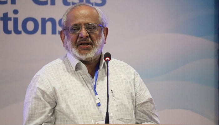 Water reservoir expert Muhammad Bashir Lakhani speaking during a seminar, titled ‘The Water Crisis in Karachi and its Solutions’, organised by the Pakistan Engineers Forum (PEF) and Rebuild Karachi at a hotel on May 31, 2025. — Facebook@Khijamaat